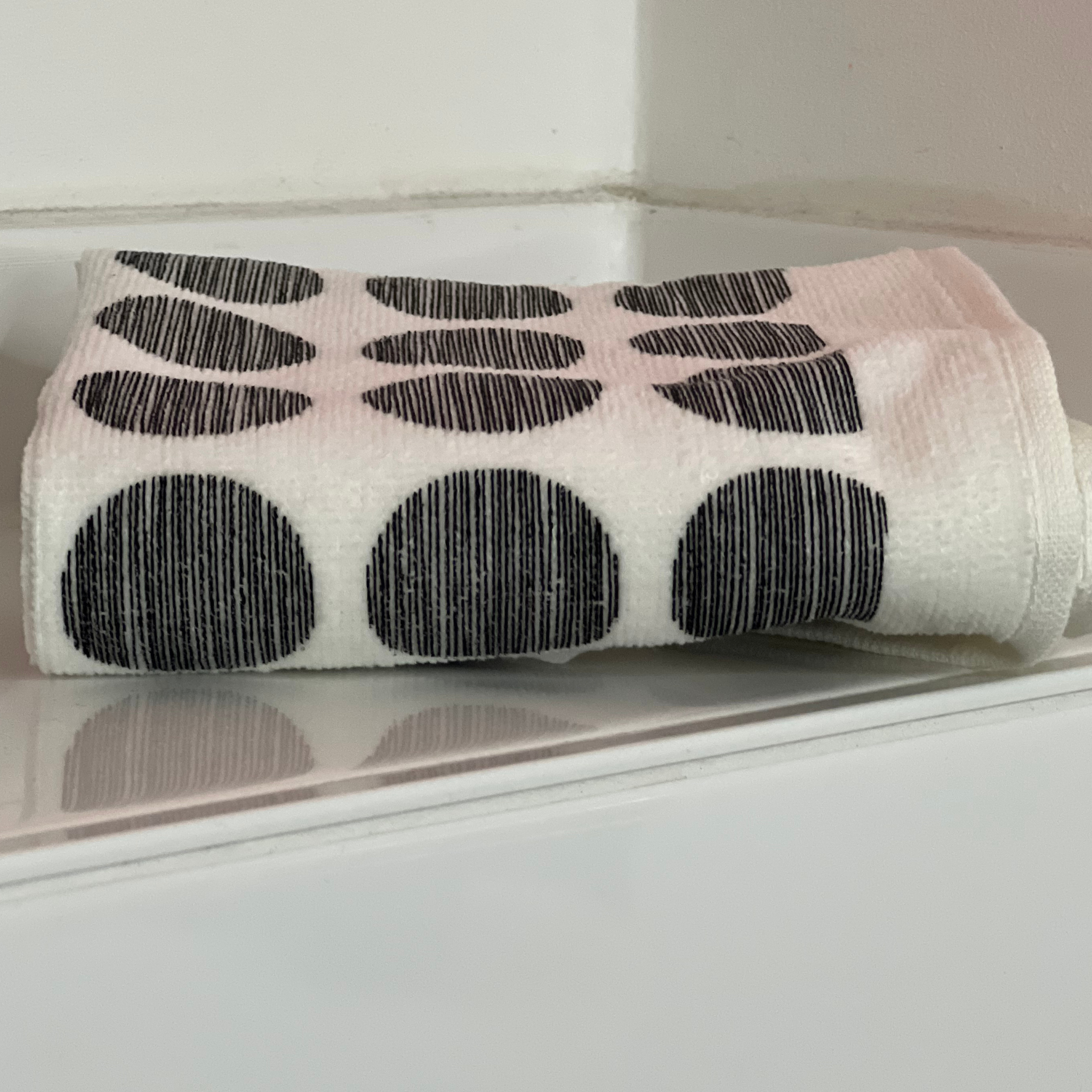 Soft Cotton, Dots white black